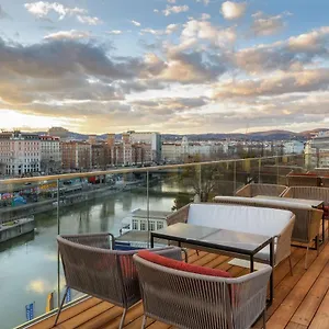 Radisson Red Hotel, Viena