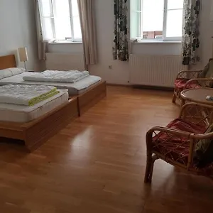 hostel-in-der-altstadt-nepomukbb.innsbruckaustriahotels.com/